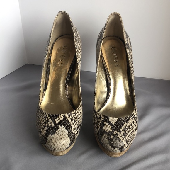 Guess Snake Skin Print High Heel Shoes Womens Size 7.5 - Picture 2 of 8
